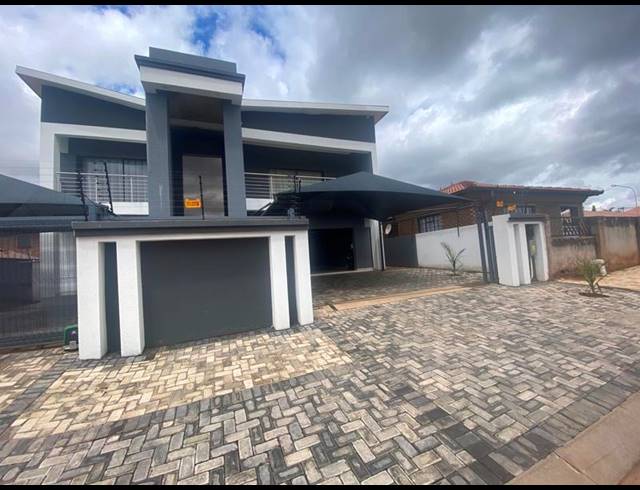 7 BEDROOM HOUSE FOR SALE IN MINERALIA